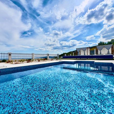 The White Pearl Boutique Villa Baltsjik Buitenkant foto