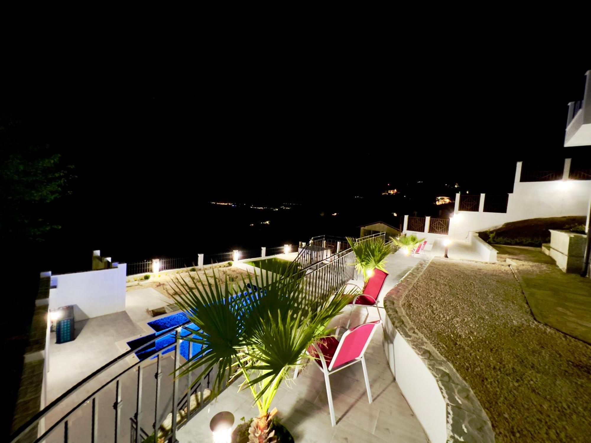 The White Pearl Boutique Villa Baltsjik Buitenkant foto