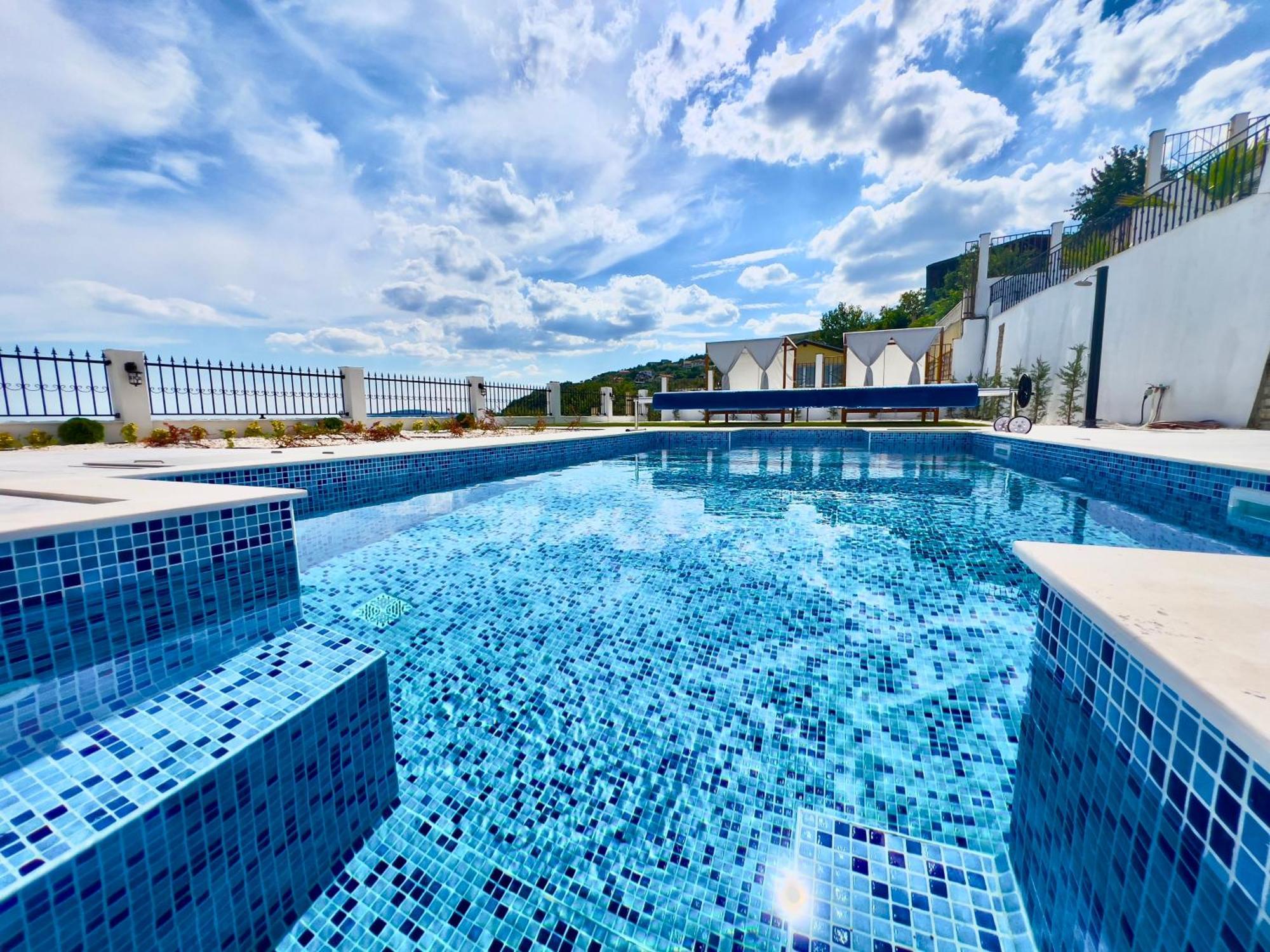 The White Pearl Boutique Villa Baltsjik Buitenkant foto