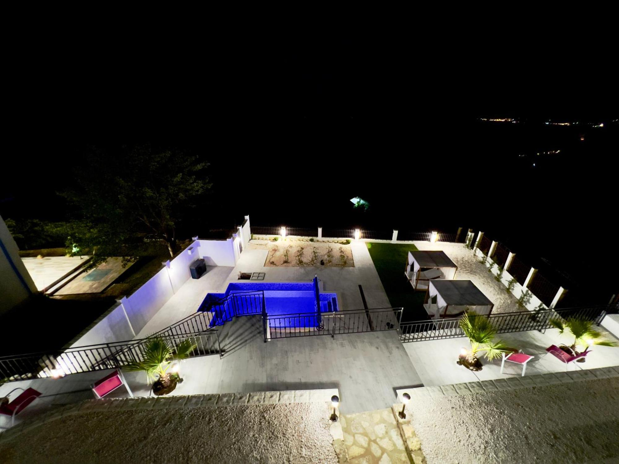 The White Pearl Boutique Villa Baltsjik Buitenkant foto