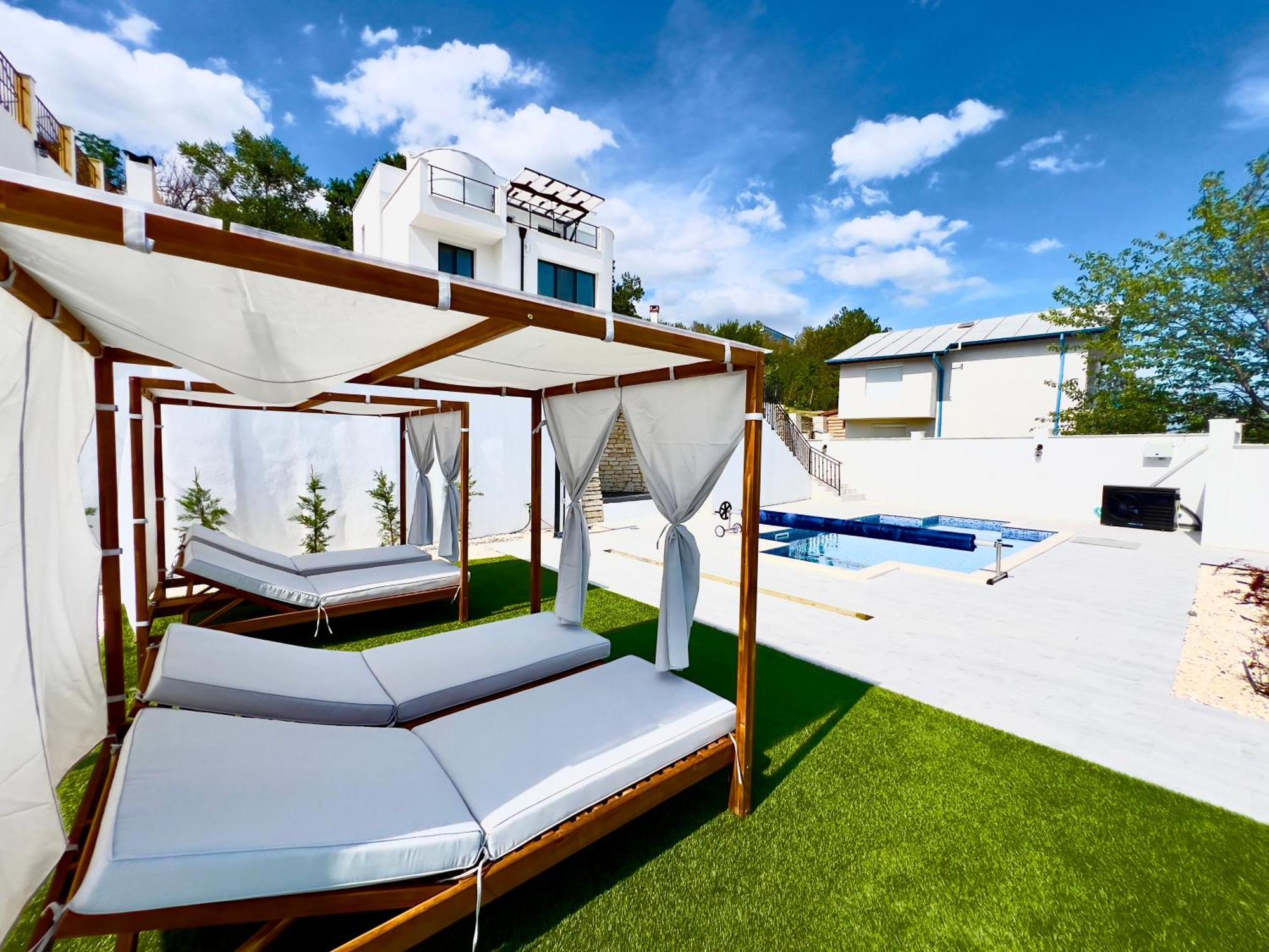 The White Pearl Boutique Villa Baltsjik Buitenkant foto